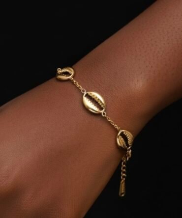 Aura Cowrie Bracelet